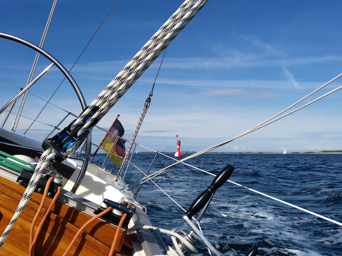 Touren Schärenkreuzer Gamle Swede vom Typ Swede 55 beim Verlassen des östlichen Fehmarnsund