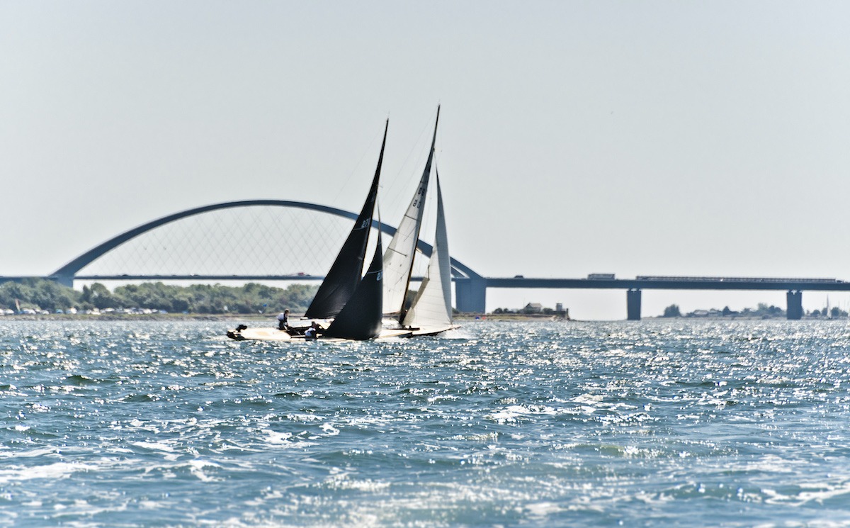 Tricksonita und Gugger unterwegs zur Luvtonne im westichen Fehmarnsund bei der Schärenkreuzer Regatta Schlank & Rank im Juli 23