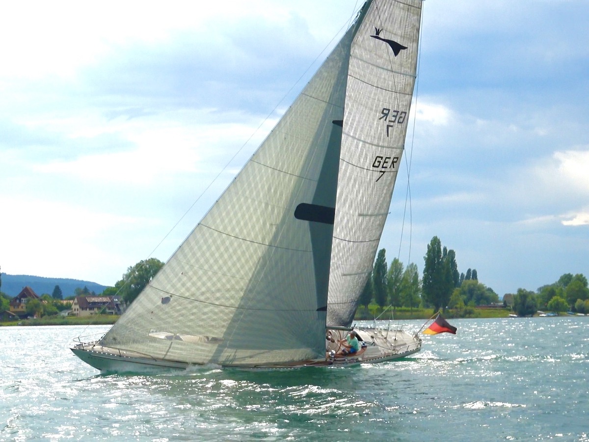 Jubilee S40 namens Traumfänger vor der Insel Reichenau