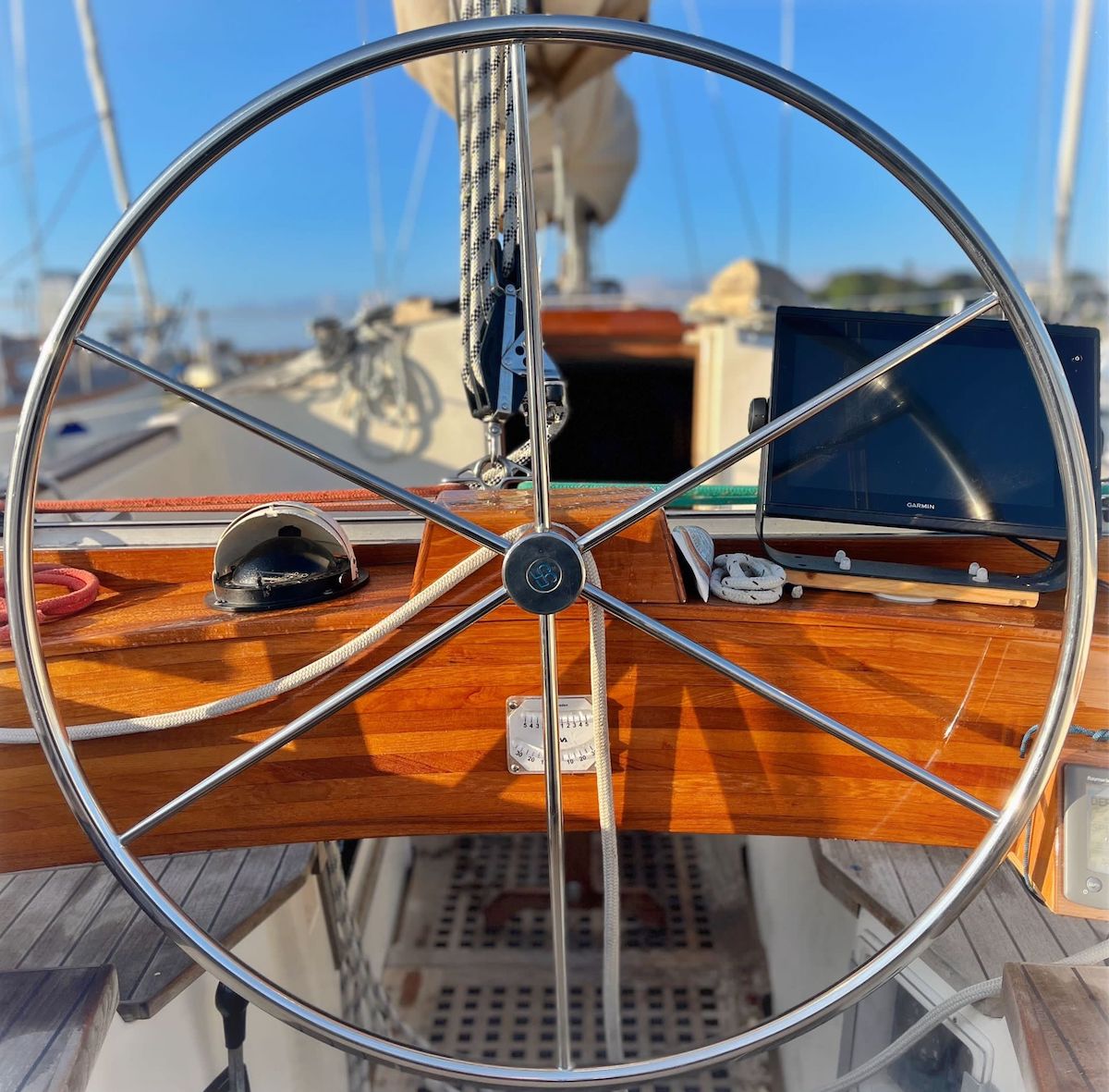 Größeres Swede 55 Steuerrad mit Gravur in der Nabe