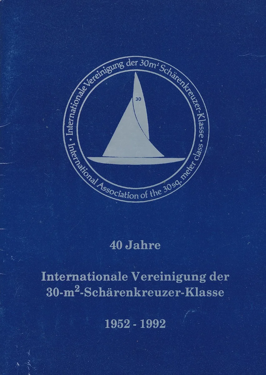 Jubiläumsbroschüre der Internationalen Vereinigung der 30 qm Schärenkreuzer Klasse geschrieben von Erdmann Braschos