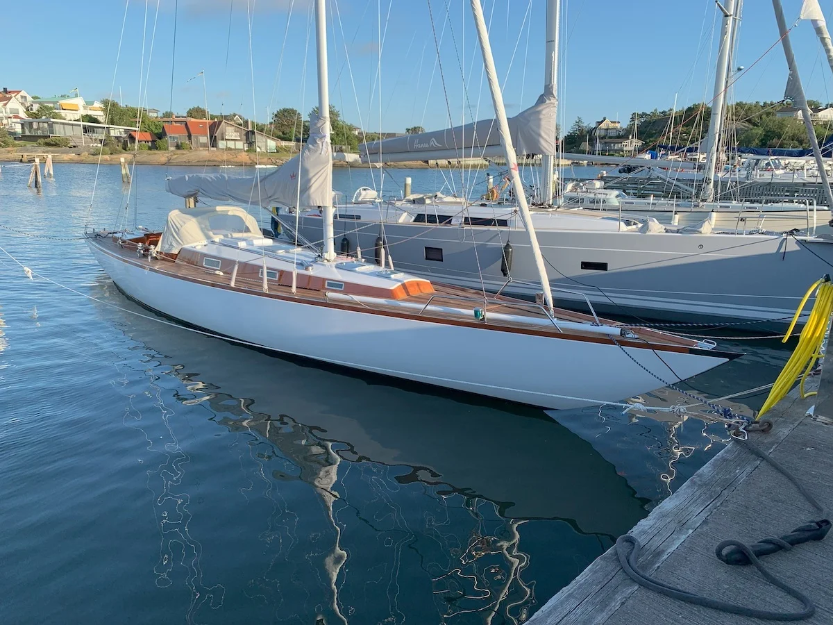 Touren Schärenkreuzer Swede 55 Nachfolger Swede 75 Special Birgit am Liegeplatz in Langedrag bei Göteborg