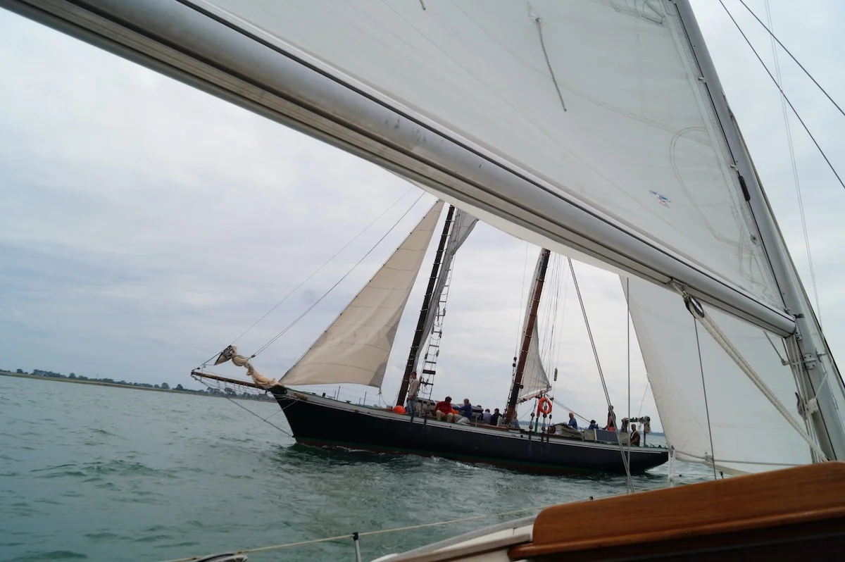 Kreuzen im Fehmarnsund mit dem übersichtlichen Touren Schärenkreuzer Swede 55 Gamle Swede