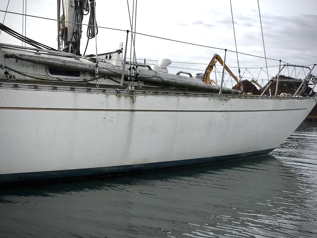 Die heruntergekommene Swede 55 Valhöll im Itchen River