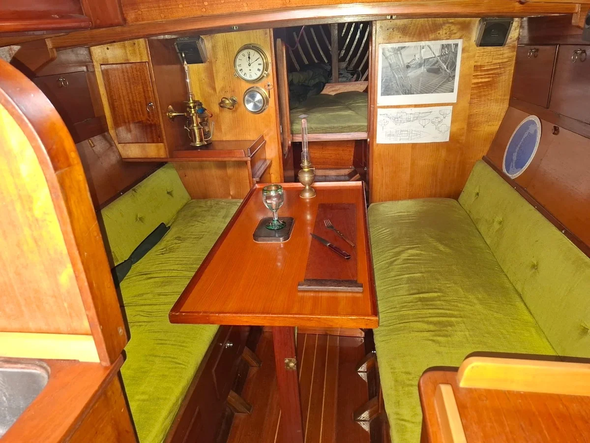 Salon Olle Enderlein 11,50 m Maghagniyacht Delight Swe