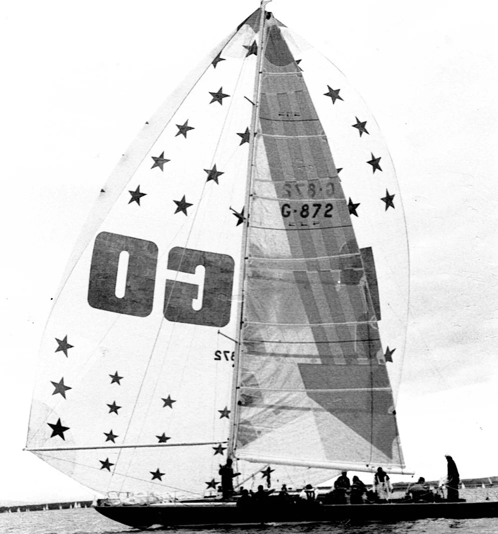 modernisierter 75er Schärenkreuzer Argo mit 400 qm Spinnaker auf dem Bodensee