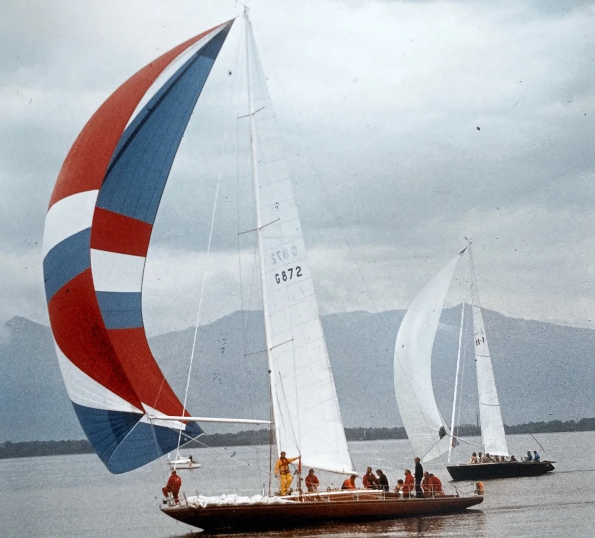 75 Quadratmeter Schärenkreuzer Argo vor Zieleinlauf Bodensee Rund Um Regatta